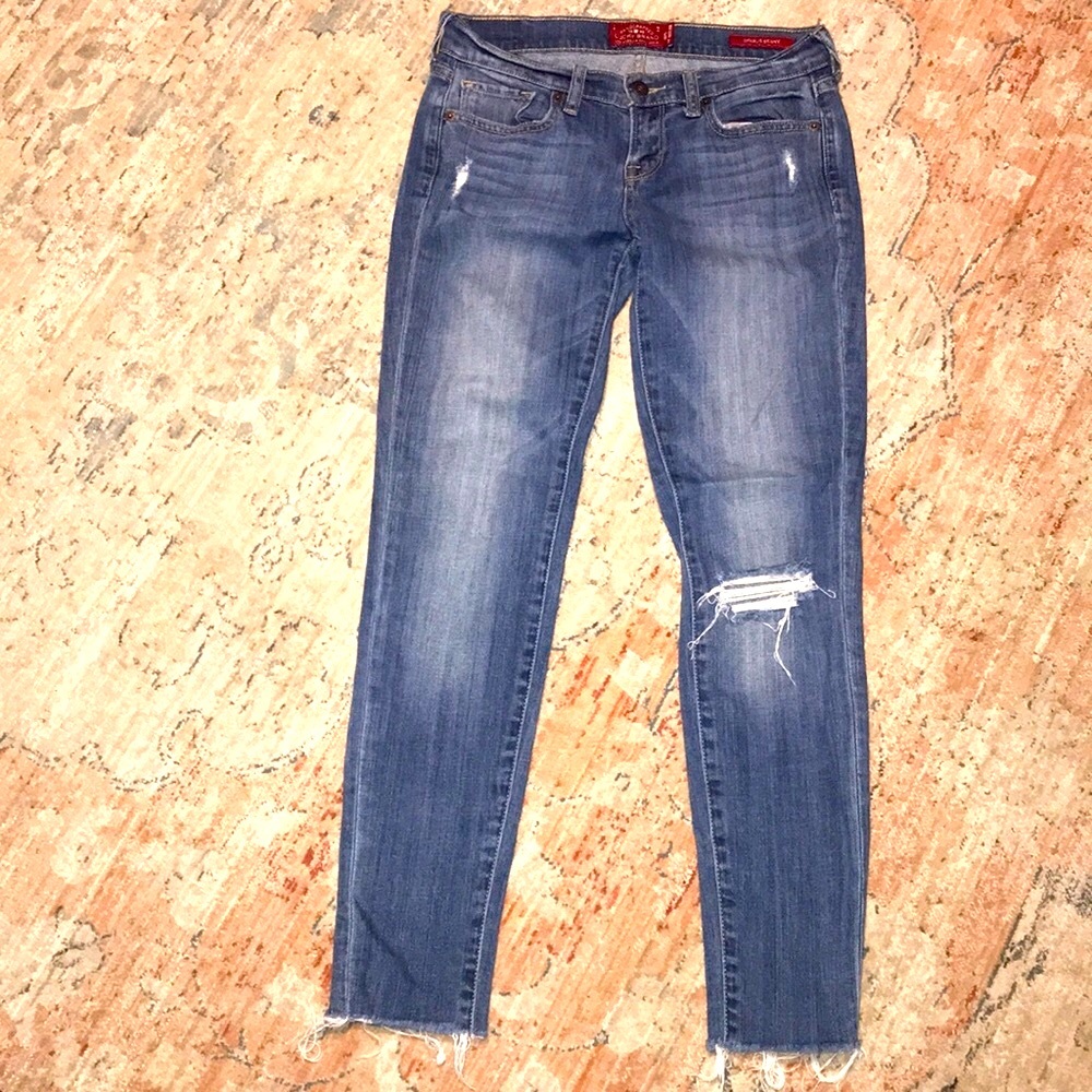 Lucky Charlie Skinny Fit size 0/25 distressed